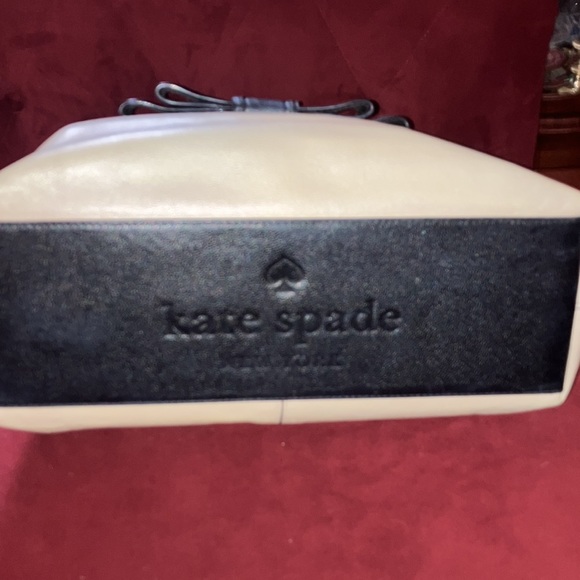 Kate Spade Quinn Villabella Host Pick Black & taupe leather tote with bow - Picture 2 of 7